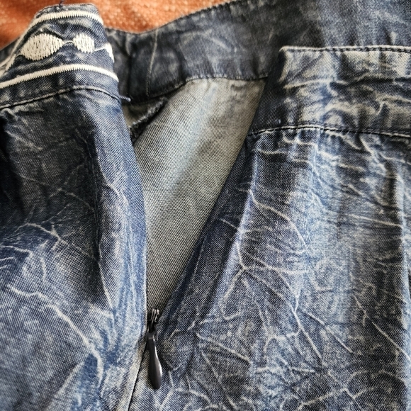 CHLOE & KATIE EMBROIDERED MINI SKIRT - Picture 6 of 8